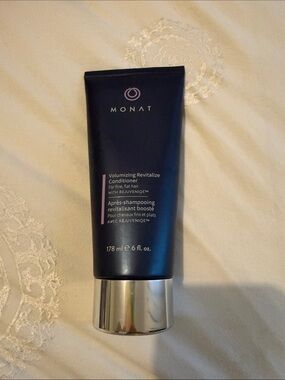 Monat Volumizing Revitalize Conditioner – Black Tube